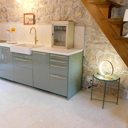bezauberndes Steinhaus mit Garten in der Altstadt von Rovinj Exterior foto
