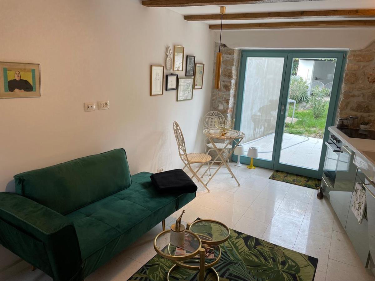 bezauberndes Steinhaus mit Garten in der Altstadt von Rovinj Exterior foto
