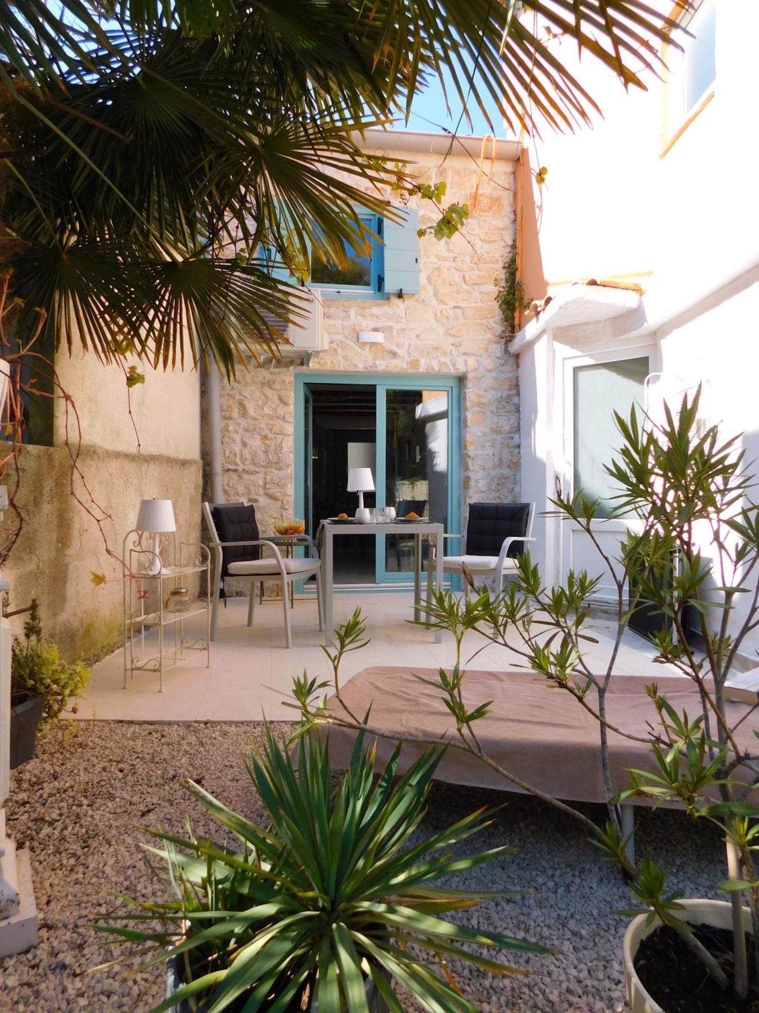 bezauberndes Steinhaus mit Garten in der Altstadt von Rovinj Exterior foto