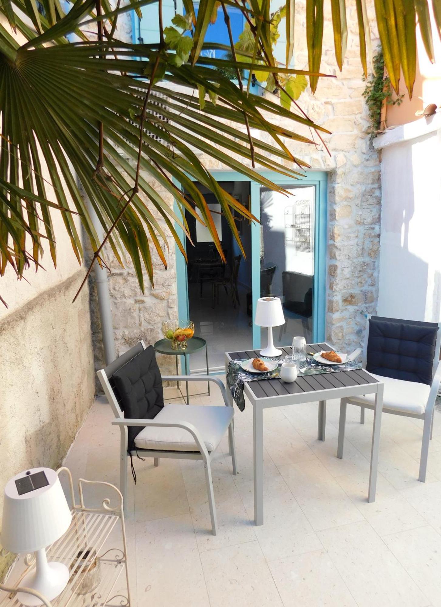 bezauberndes Steinhaus mit Garten in der Altstadt von Rovinj Exterior foto