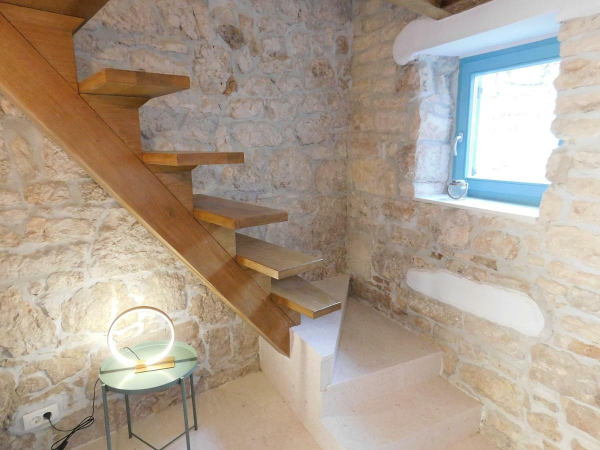 bezauberndes Steinhaus mit Garten in der Altstadt von Rovinj Exterior foto