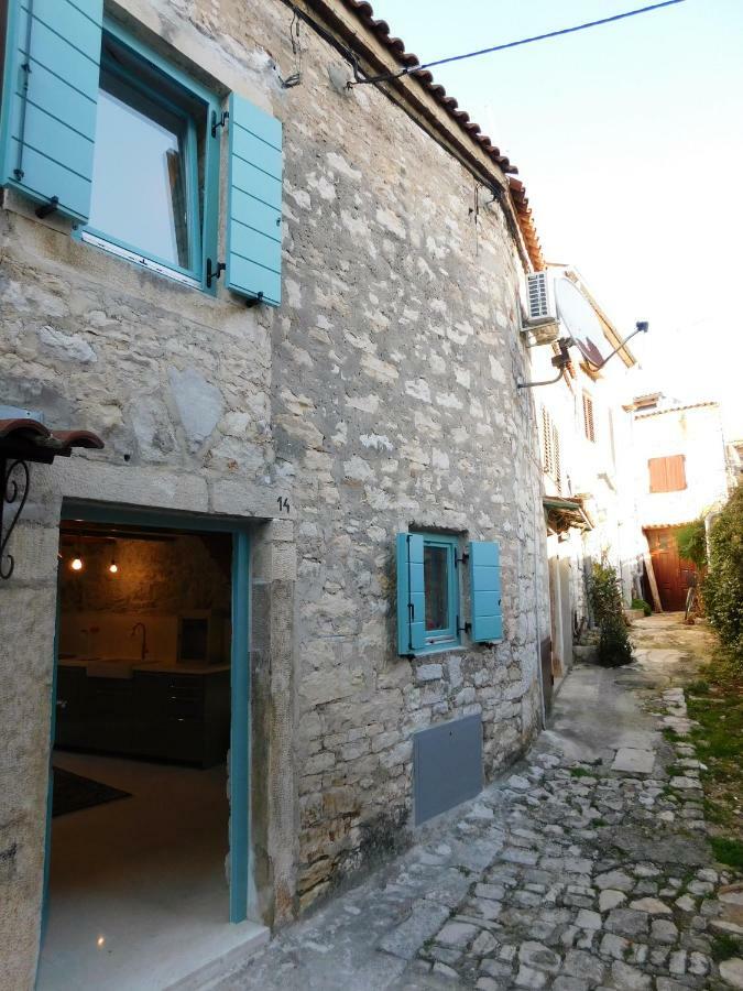 bezauberndes Steinhaus mit Garten in der Altstadt von Rovinj Exterior foto